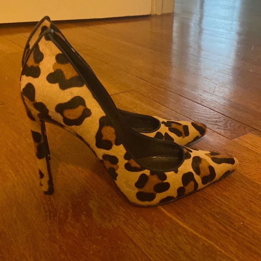 Stuart Weitzman Queen haircalf leopard pump